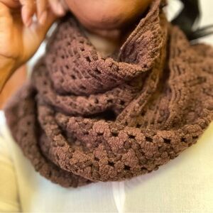 Infinity Zigzag knitted Scarf - Chocolate